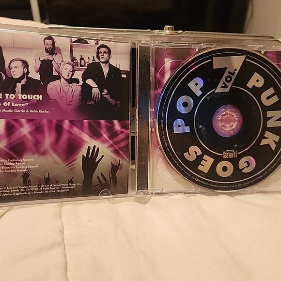 Punk Goes Pop, Vol. 7 (2 CD Set) (CD, 2017) w/ Fearless Sampler CD - Picture 3 of 4